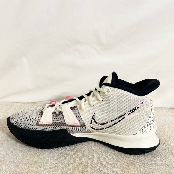 Nike Kyrie 7 Pale Ivory White/Blue/Pink size 11.5 MEN’S BASKETBALL SHOES - Picture 4 of 9